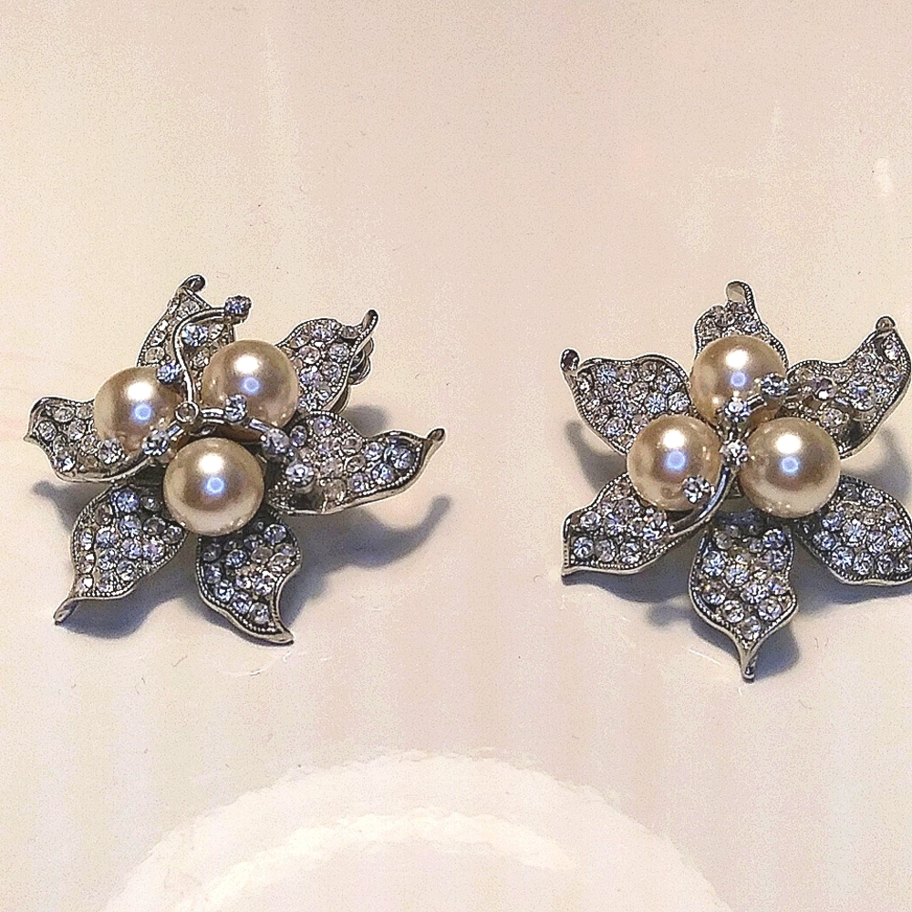 Clip pearls Crystal earrings